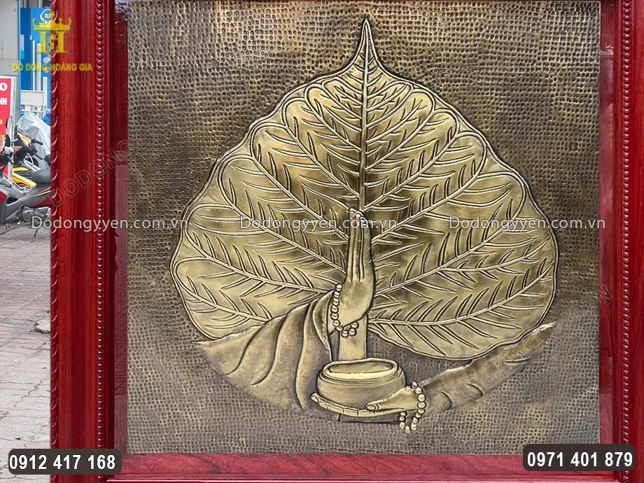 Từng họa tiết hoa văn được chạm th&uacute;c nổi sắc n&eacute;t